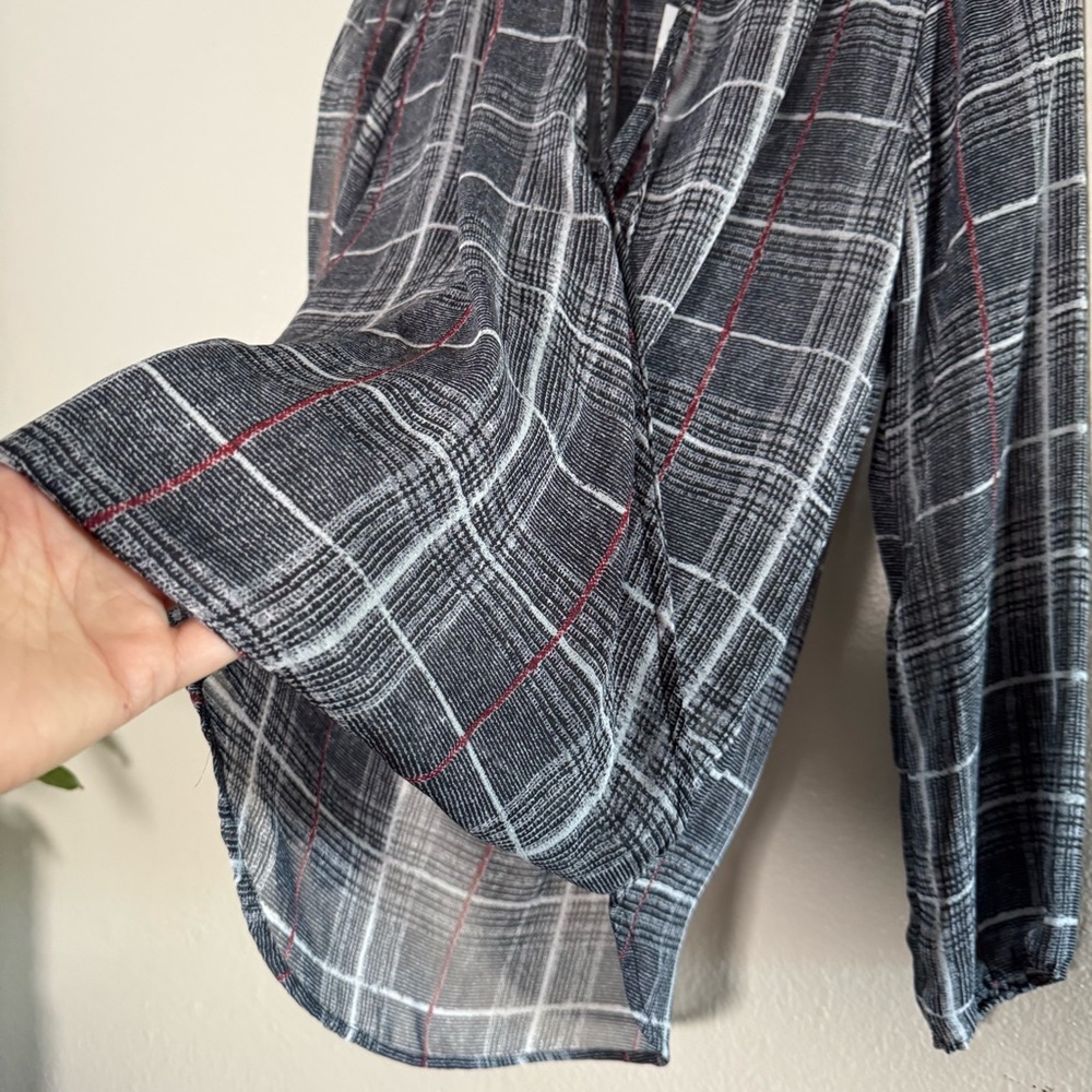 Veronica M Surplice Blouse - Picture 6 of 8
